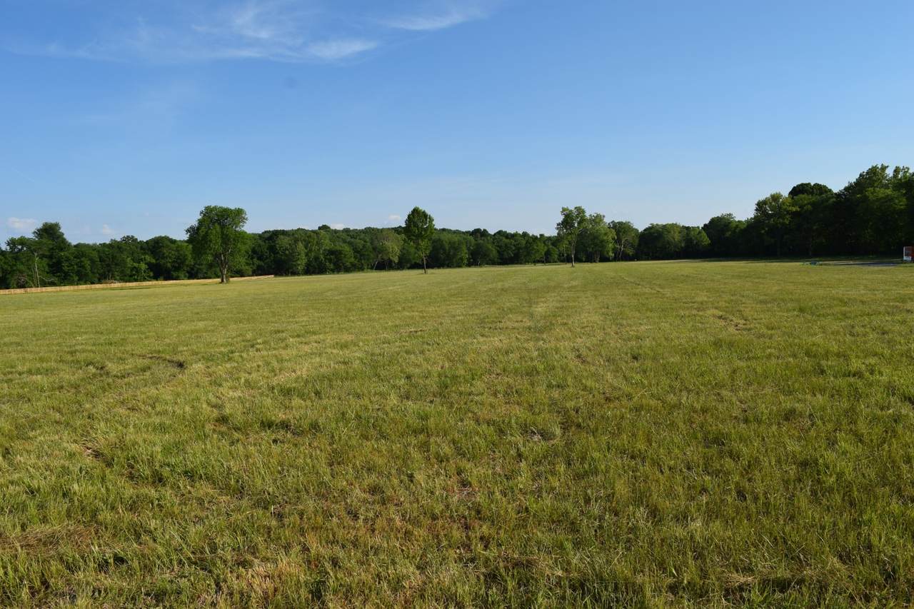 2061 Wilson Pike - Photo 1