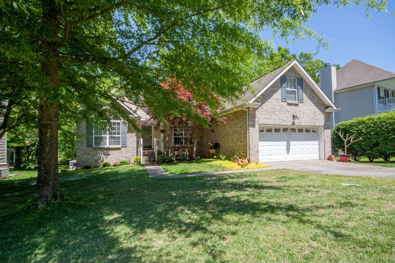 321 Holly Ln - Photo 1