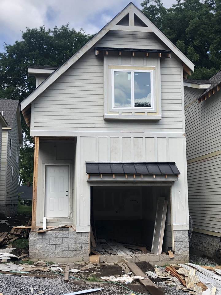 2241B Grandview Ave - Photo 1