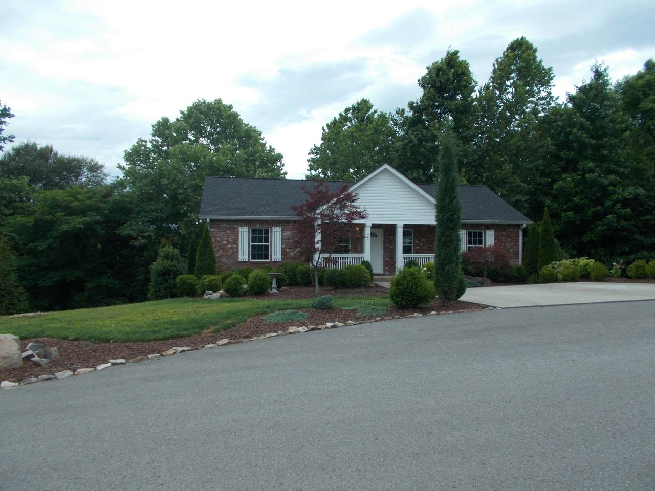 505 Eisenhower Dr - Photo 1