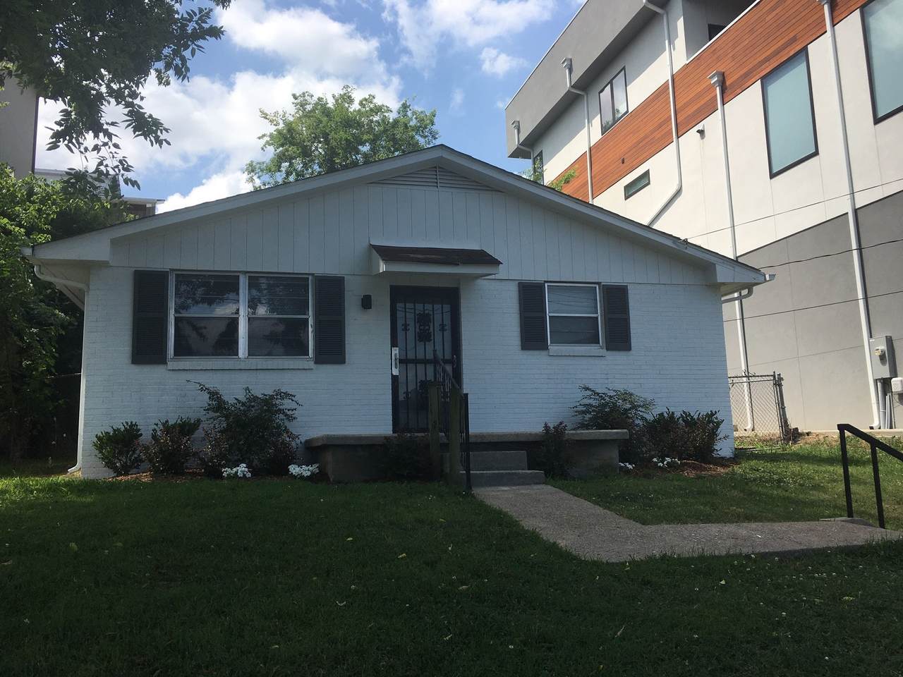 953 Southside Pl - Photo 1