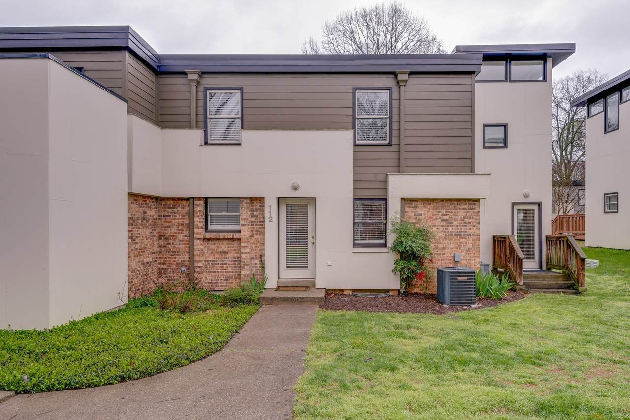 940 Gale Ln - Photo 1