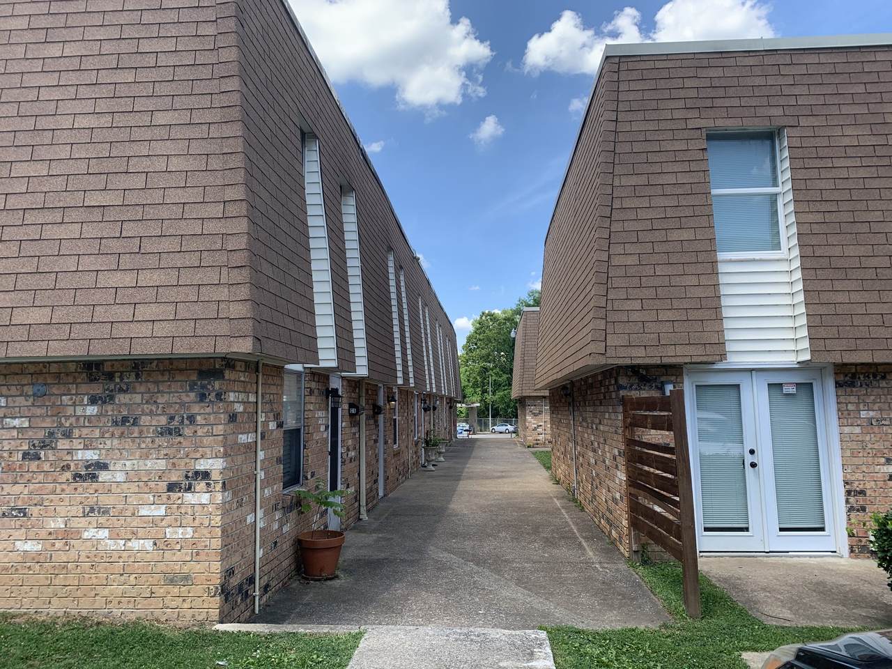 370 Wallace Rd - Photo 1