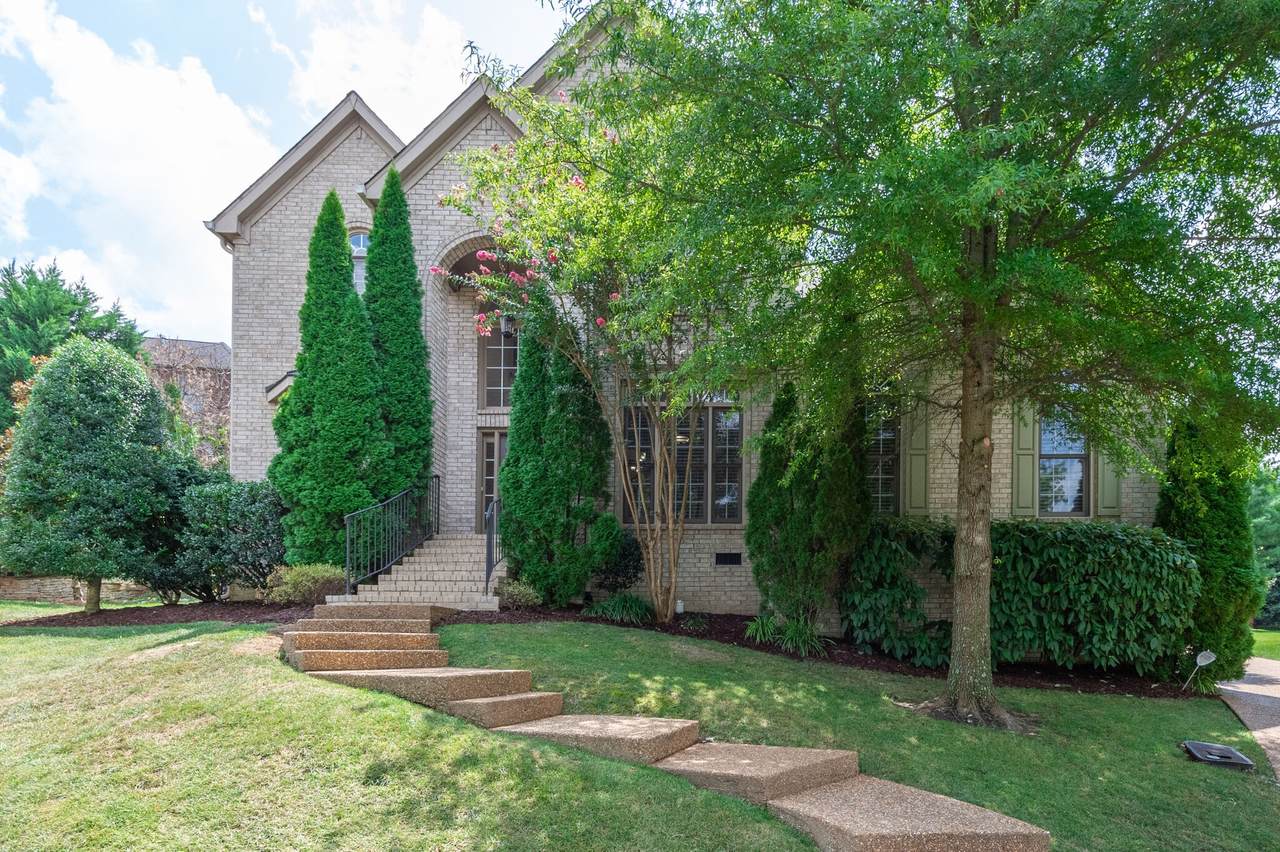 400 Beauchamp Cir - Photo 1