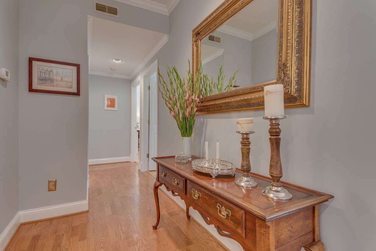 4040 Woodlawn Dr - Photo 1
