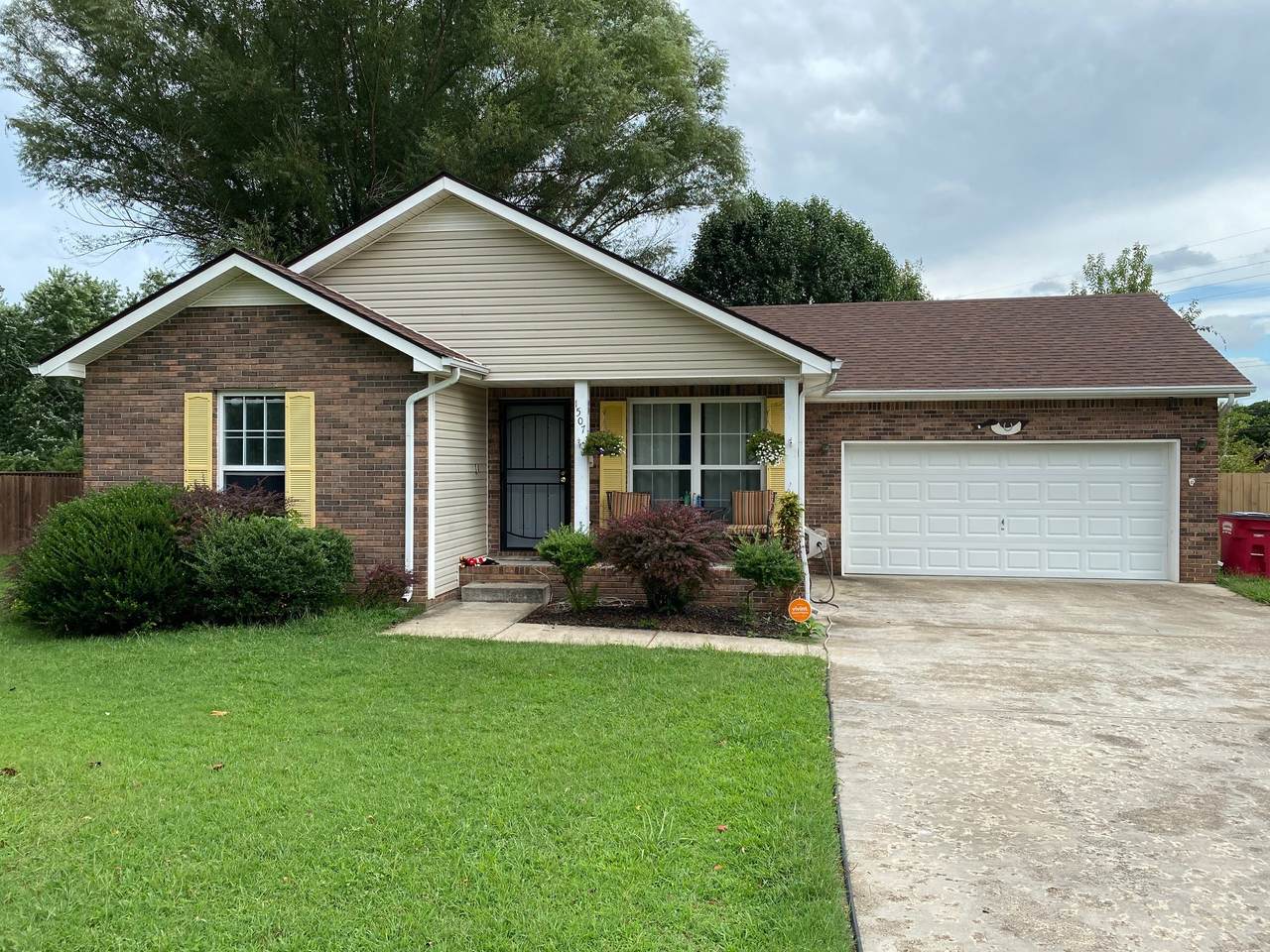 1507 Barrywood Cir - Photo 1