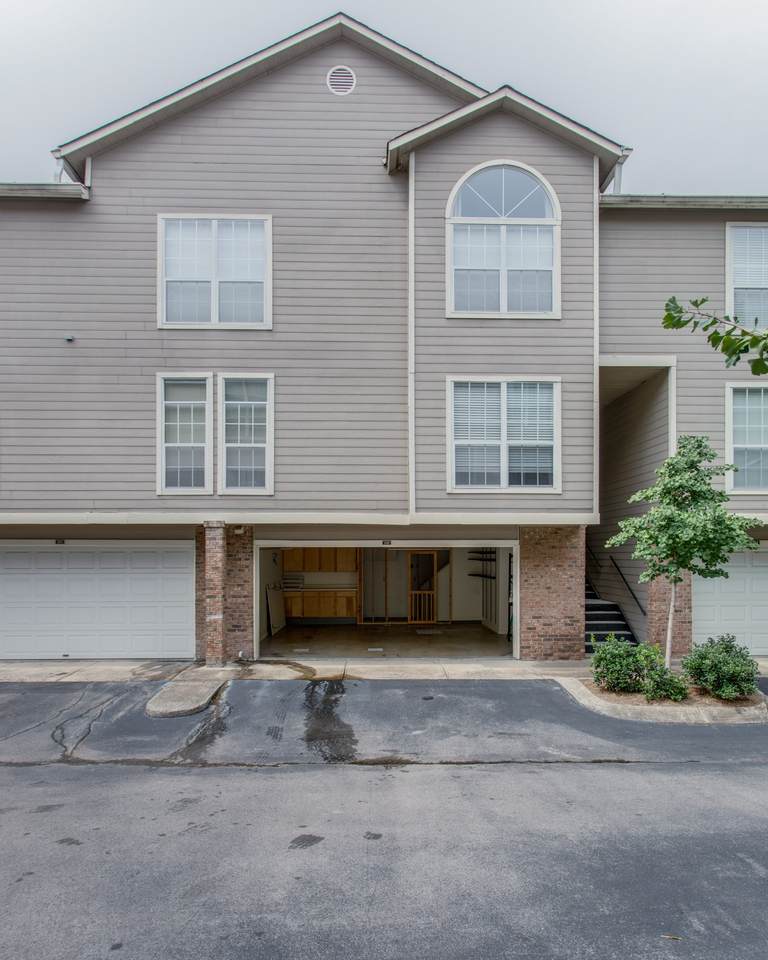 2069 Stokes Ln - Photo 1