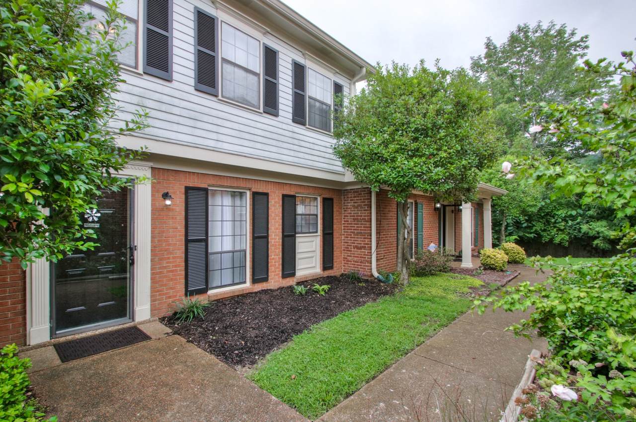 1107 Brentwood Pt - Photo 1