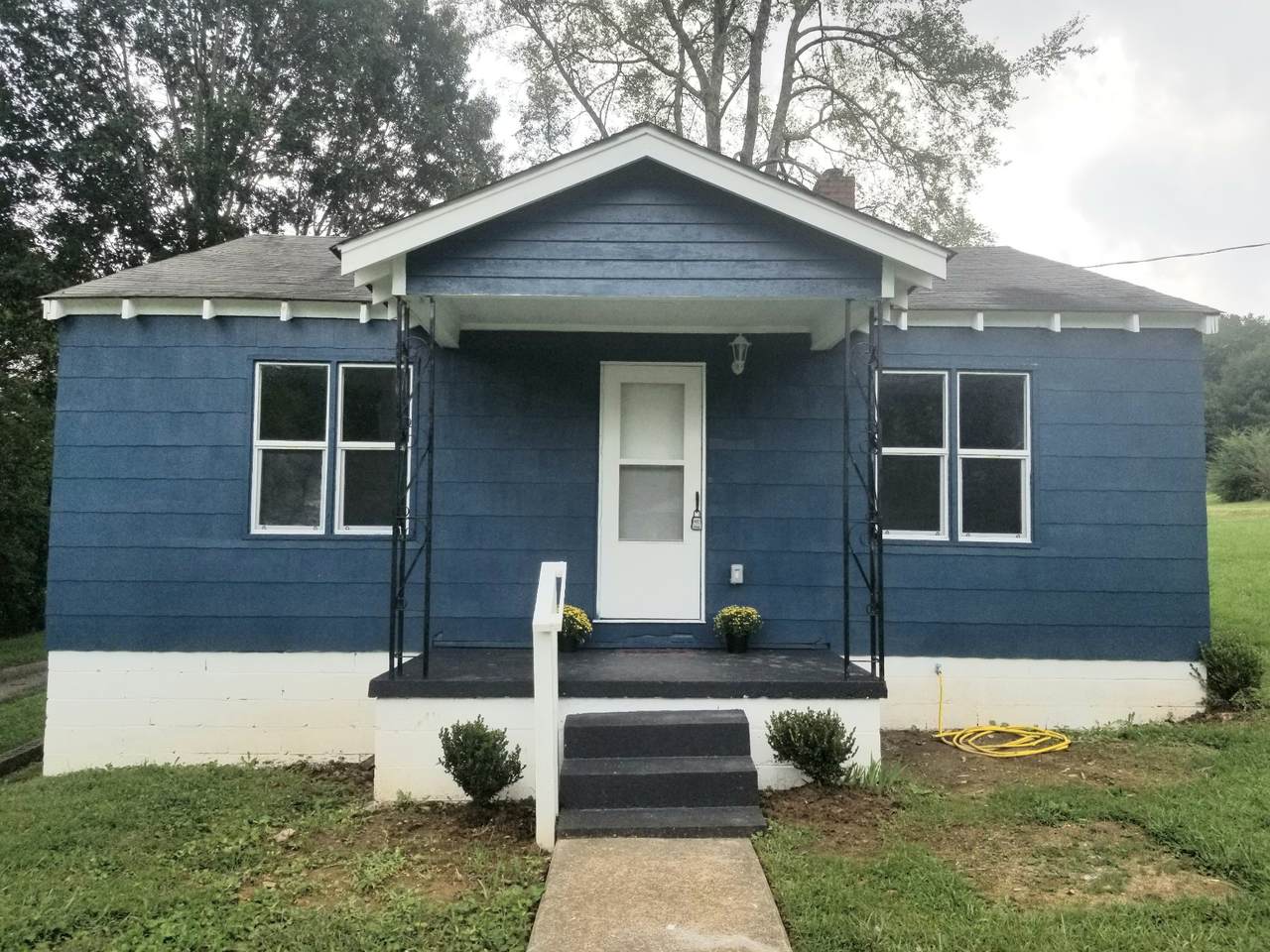 118 Riverside Dr - Photo 1