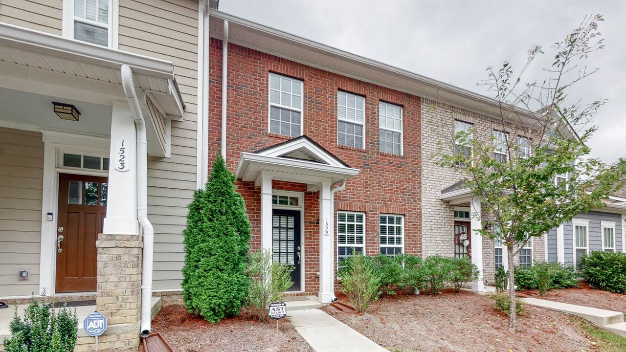 1525 Winding Creek Dr - Photo 1