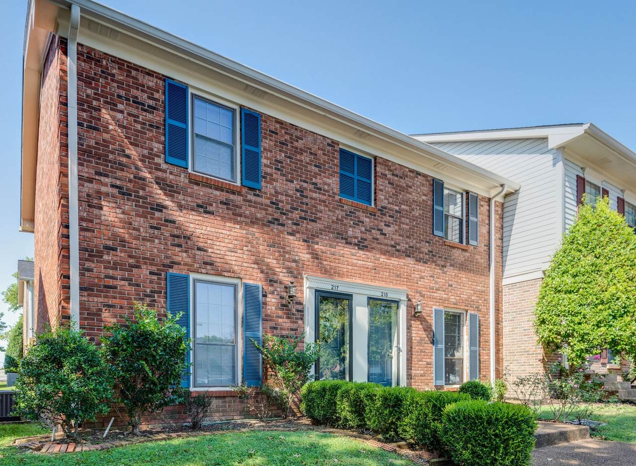 218 Brentwood Pt - Photo 1