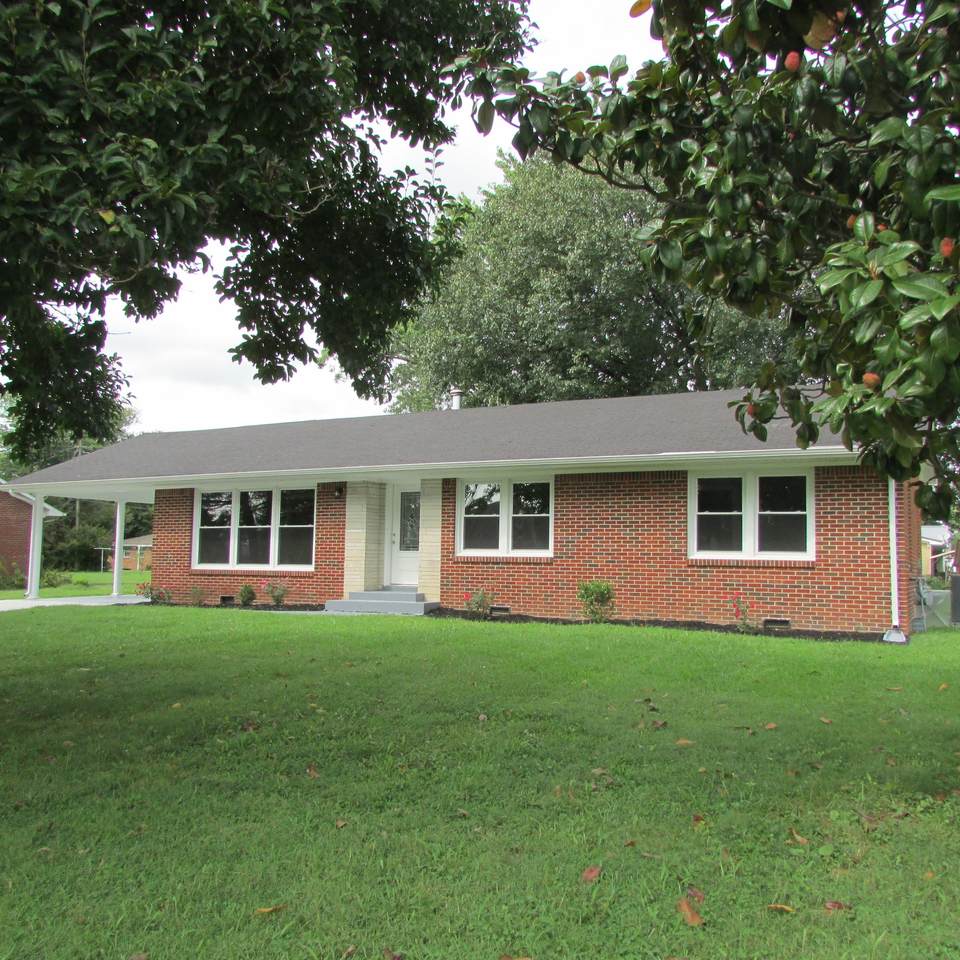 408 Robins St - Photo 1