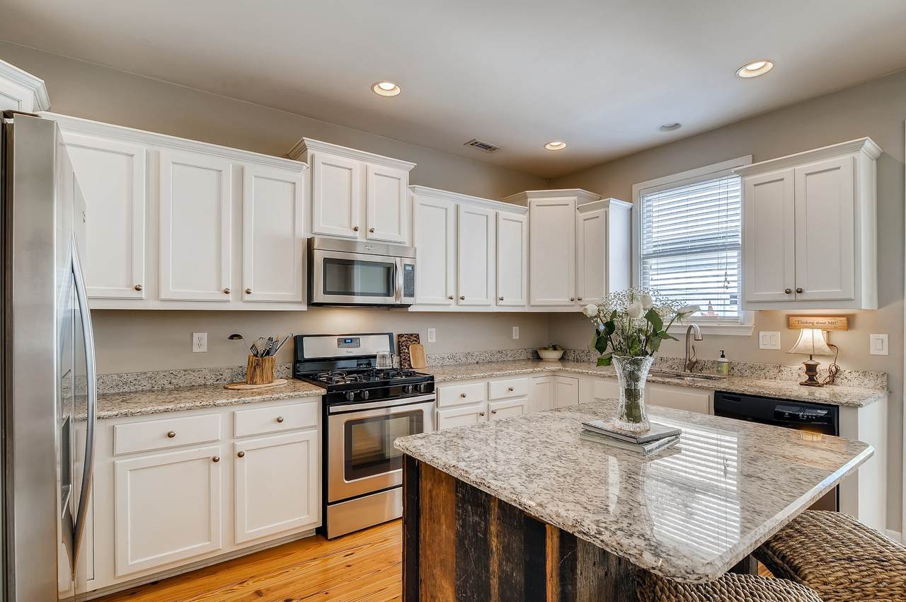 611 Cheltenham Ave - Photo 1