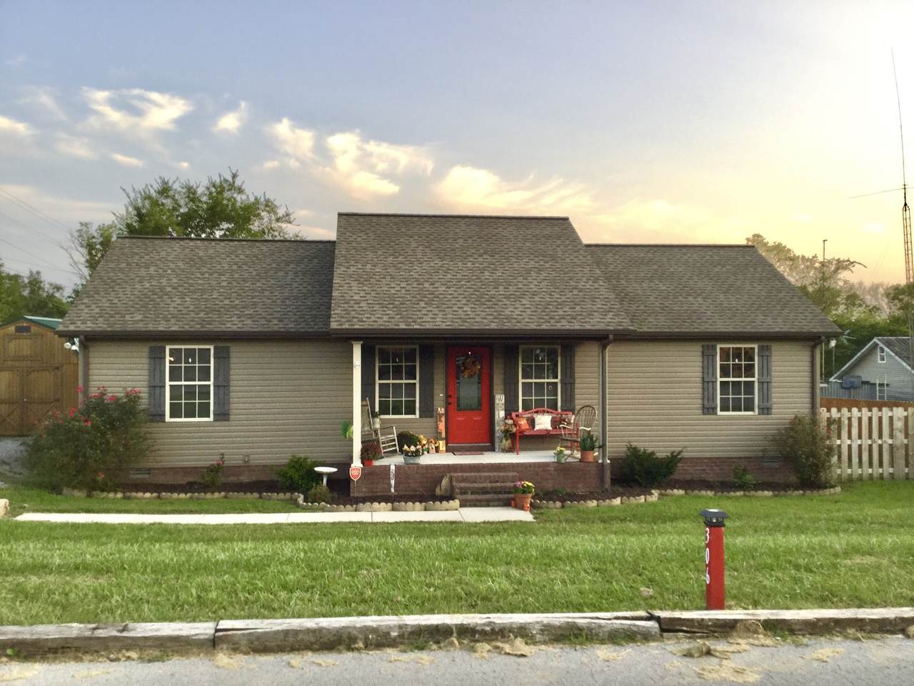 306 College St - Photo 1