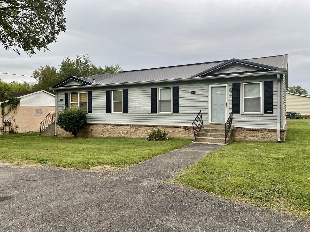 764 Scott Dr - Photo 1