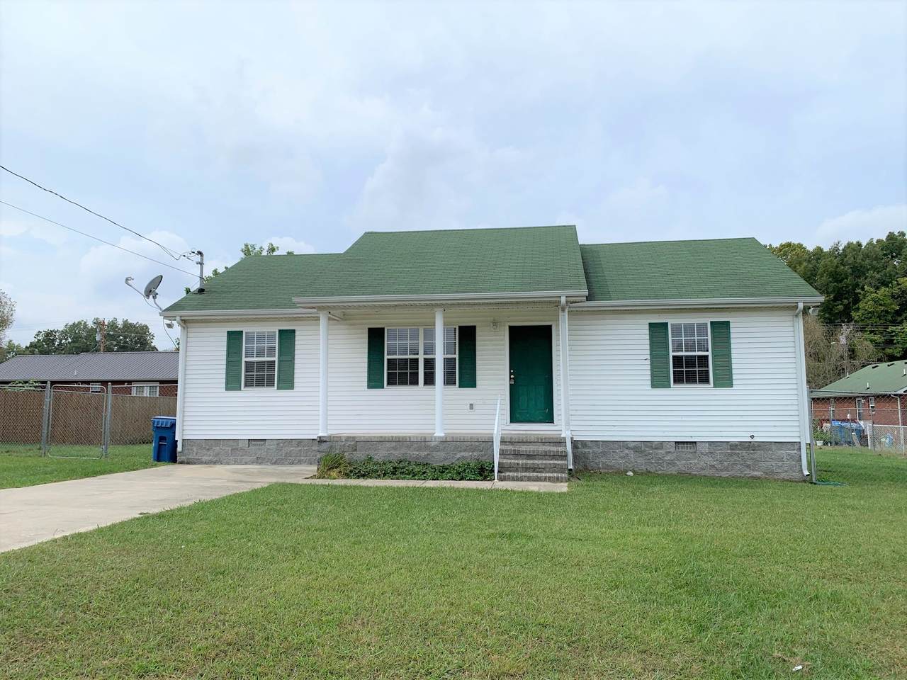 63 Hawthorne Dr - Photo 1
