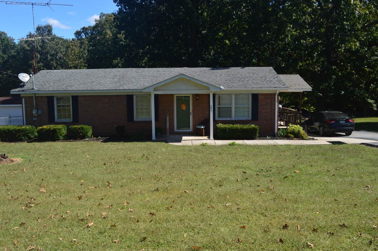 204 Poplar Ave - Photo 1
