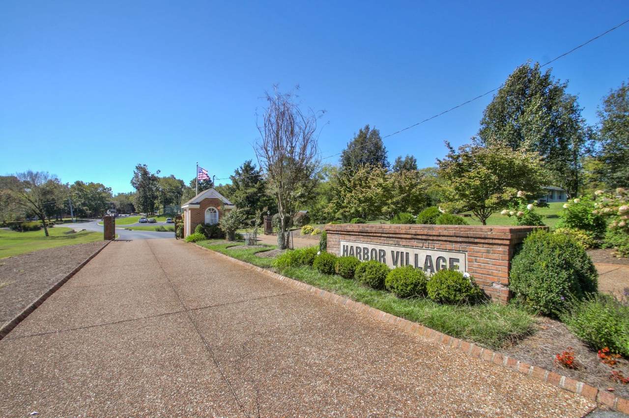 645 Glenn Cir - Photo 1