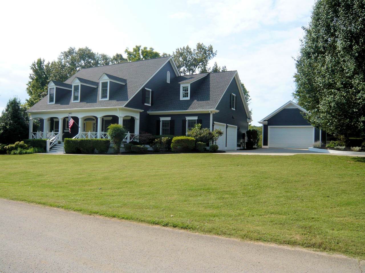 643 Bluff Dr - Photo 1
