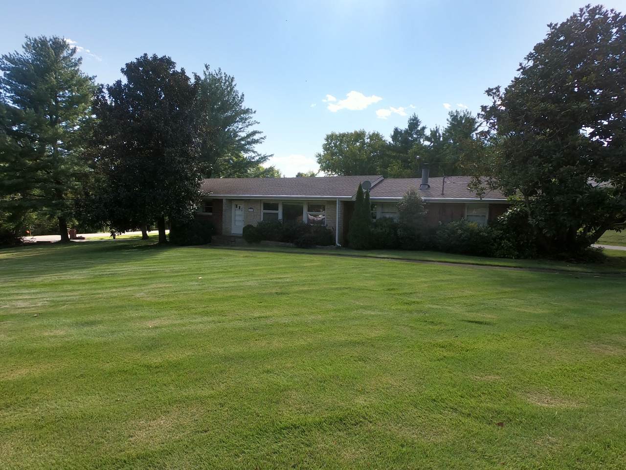 477 Brentlawn Dr - Photo 1