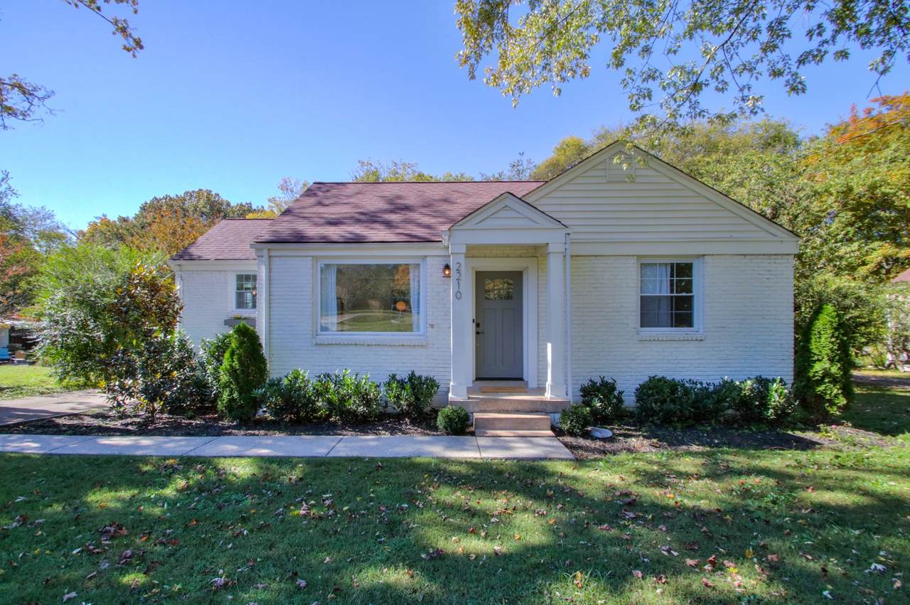 2210 Stratford Ave - Photo 1