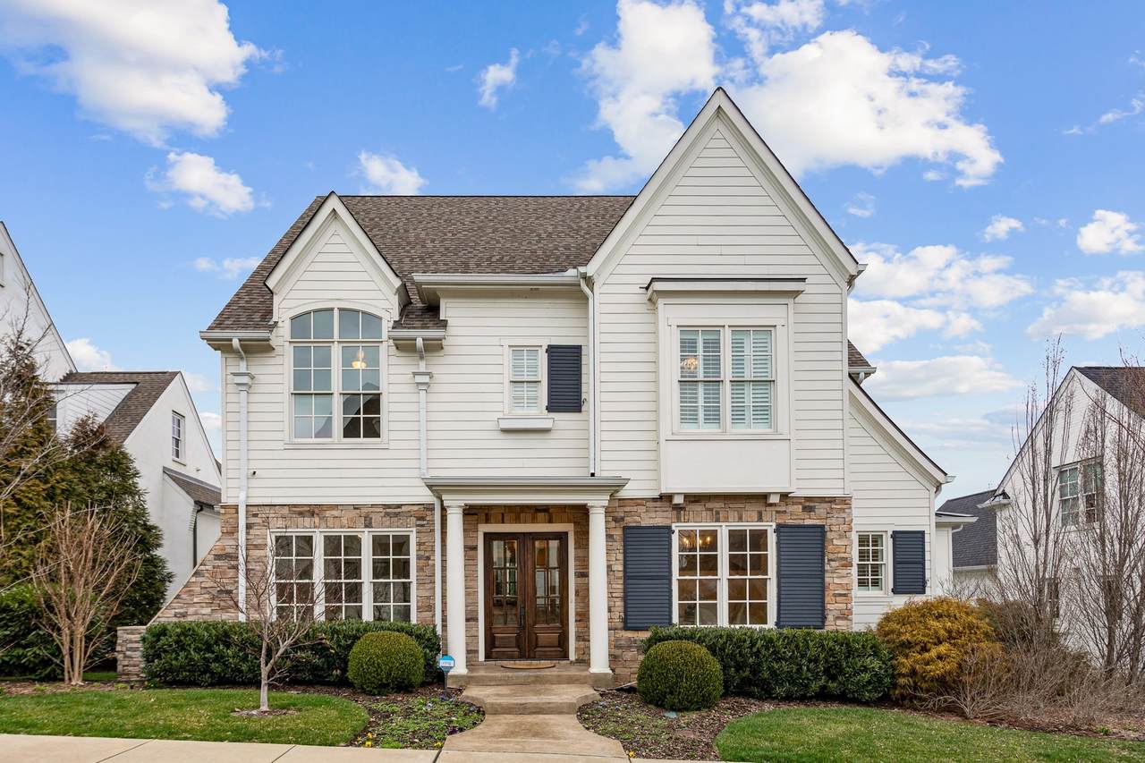 425 Glen West Dr - Photo 1