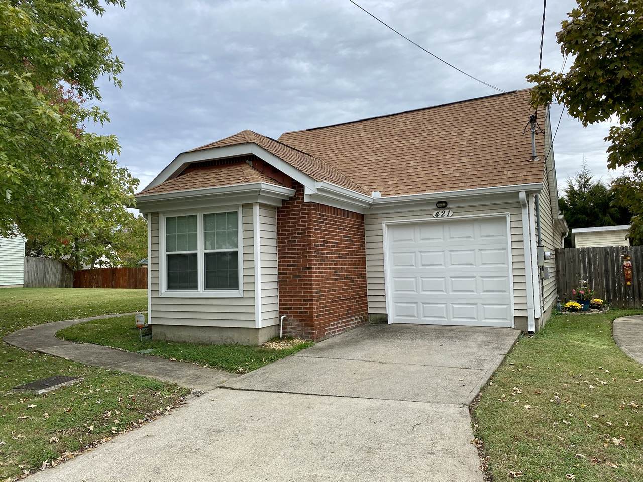 421 Lemont Dr - Photo 1