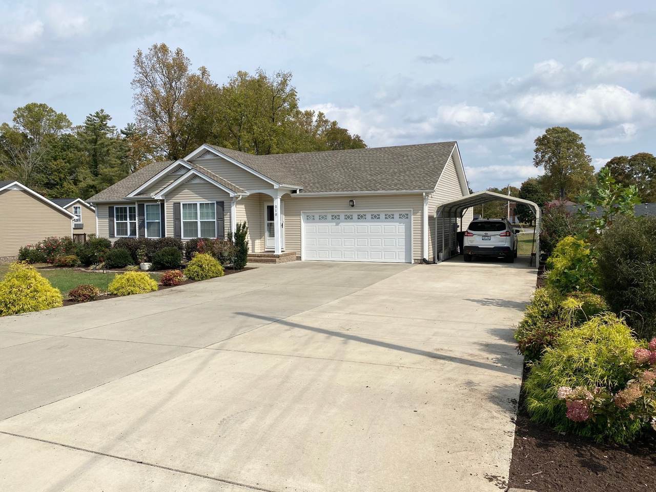 210 Arrowhead Dr - Photo 1