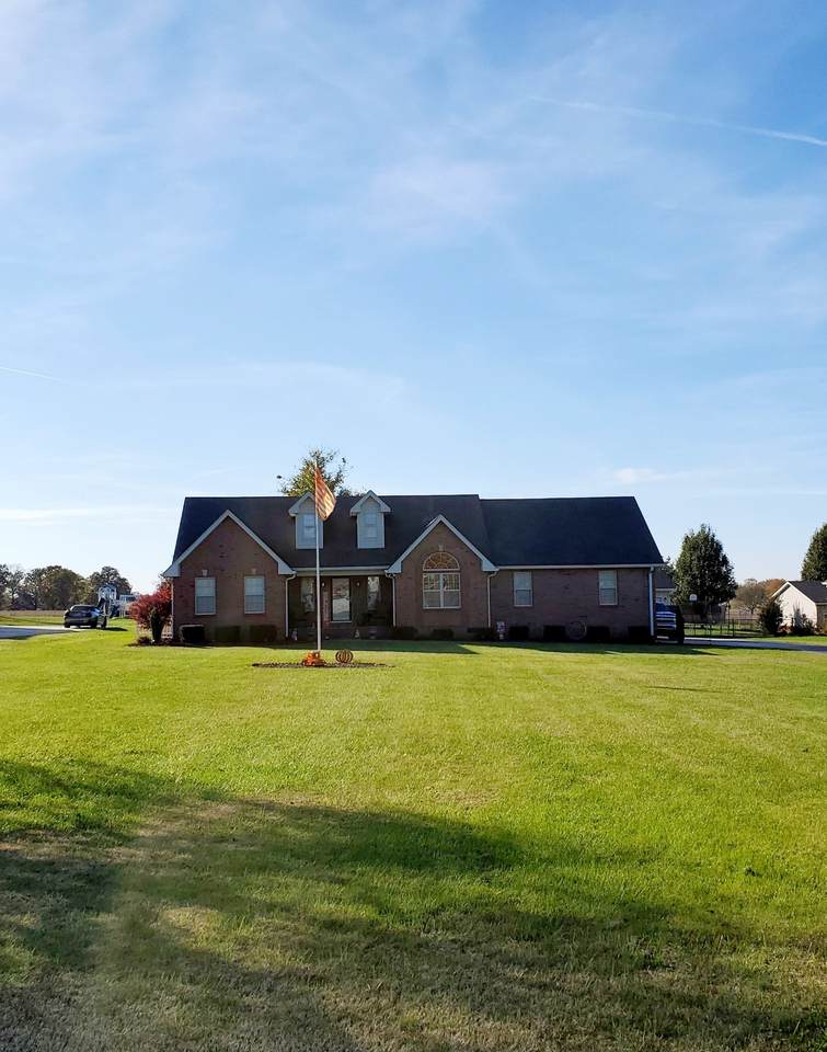 112 Ewing Dr - Photo 1