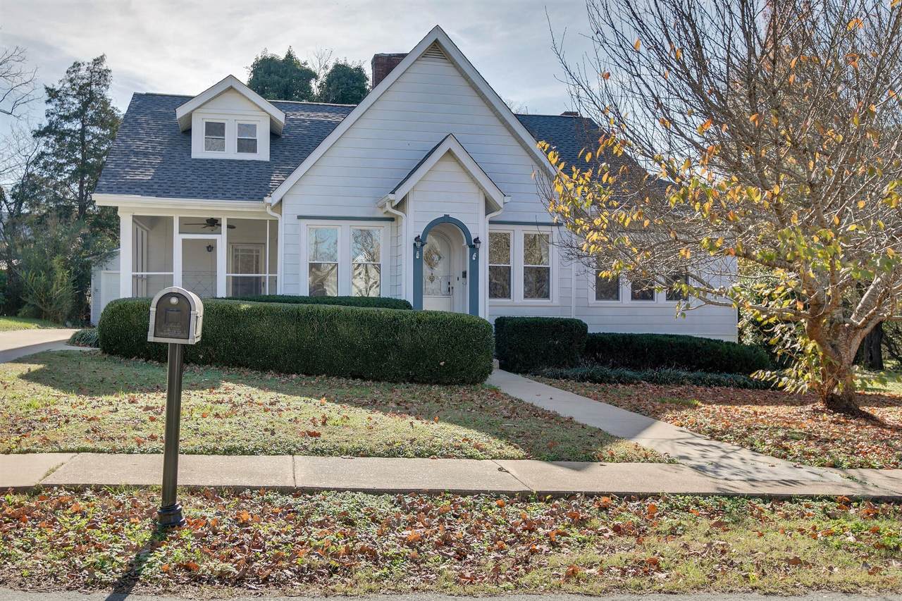 115 Perry St - Photo 1