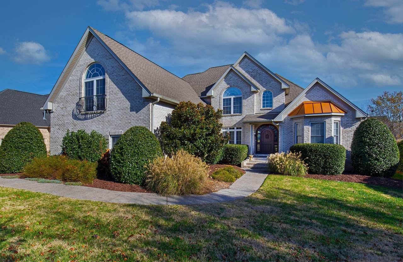 1019 Heathrow Dr - Photo 1