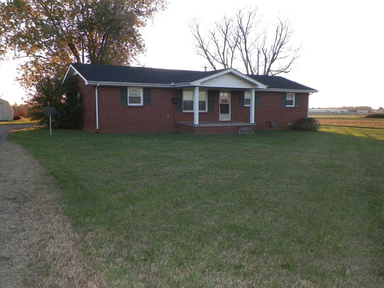 611 Highway 52 Bypass W - Photo 1