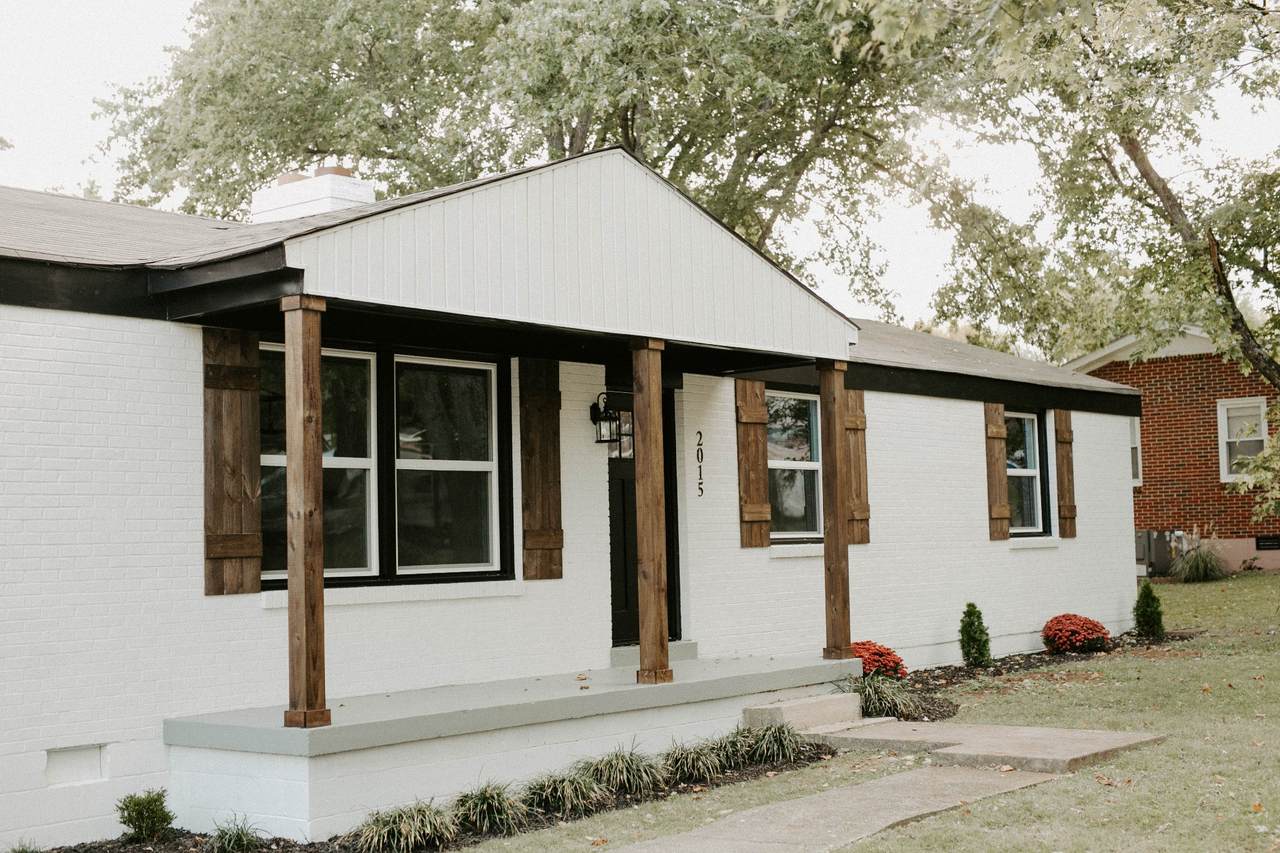 2015 Westwood Dr - Photo 1