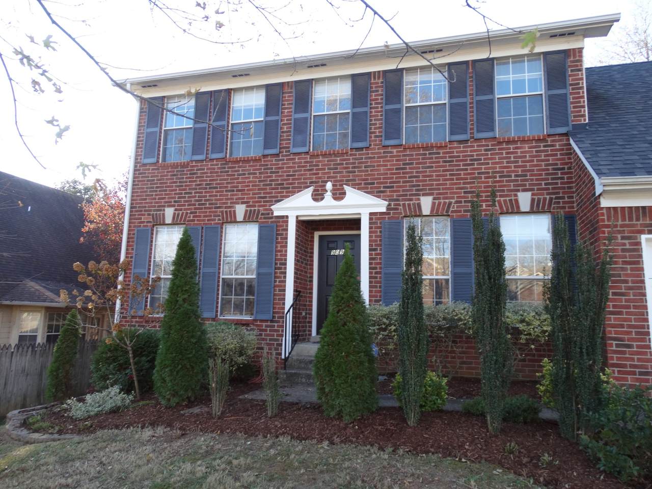 909 Blue Mountain Ln - Photo 1