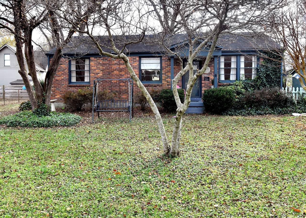 421 Roberts St - Photo 1