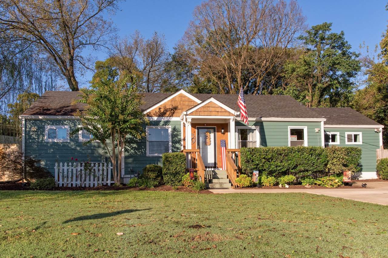 1602 Riverwood Dr - Photo 1