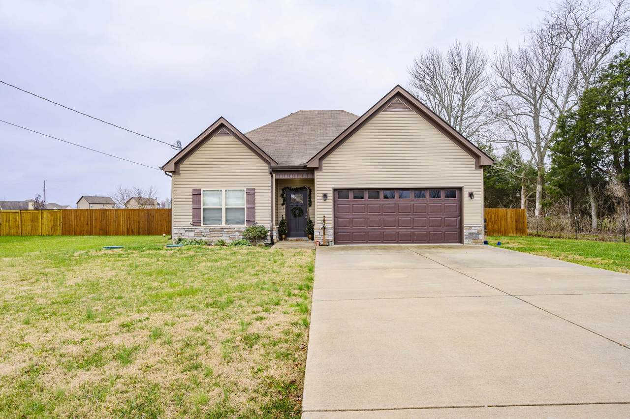 617 Gateway Dr - Photo 1