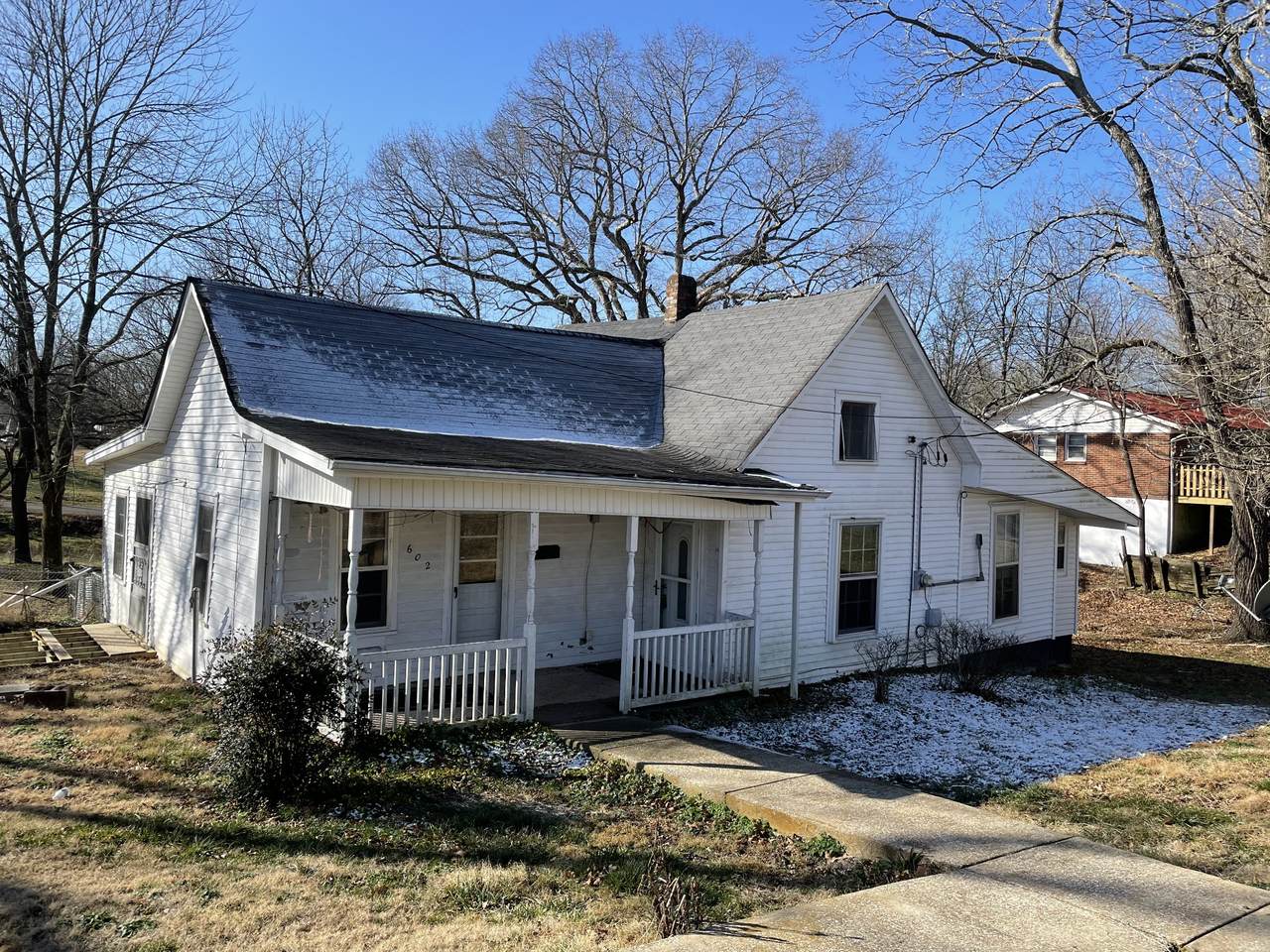 602 W Walnut St - Photo 1