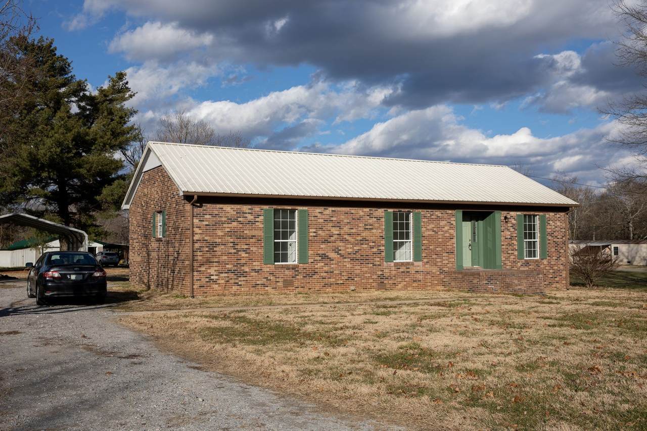 324 Oak St - Photo 1