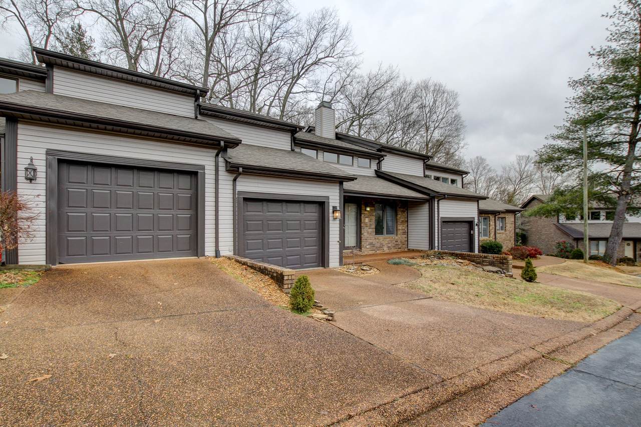 423 Country Club Ct - Photo 1