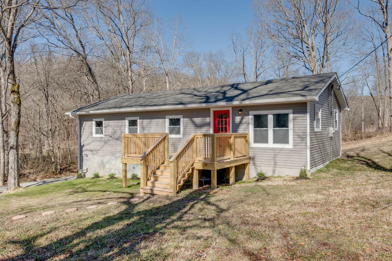 1401 Maple Valley Rd - Photo 1