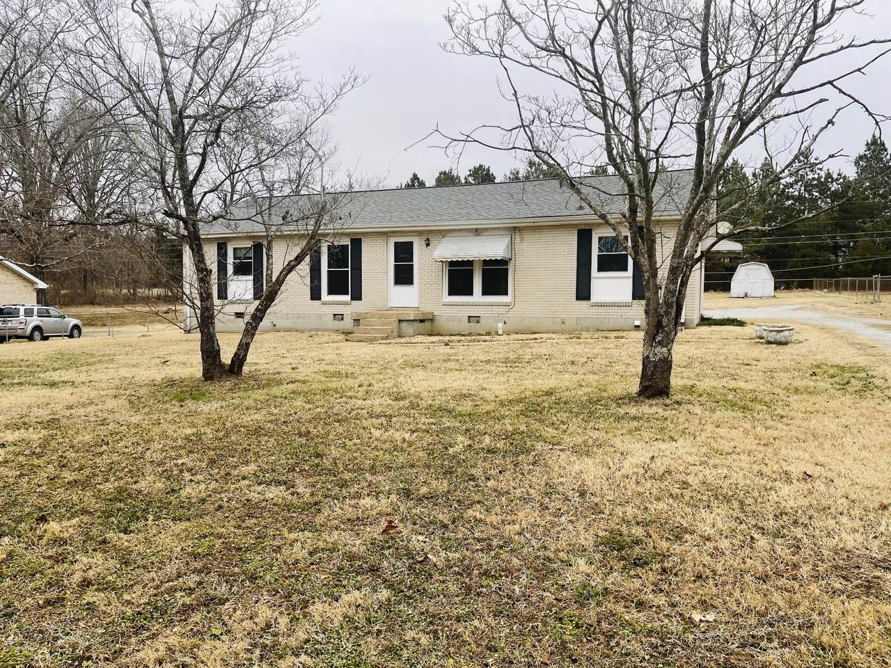 109 Oakwood Dr - Photo 1