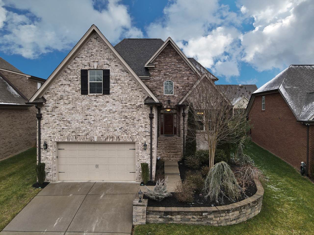 8027 Fenwick Ln - Photo 1