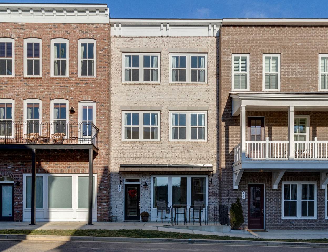 212 Muir Ave - Photo 1
