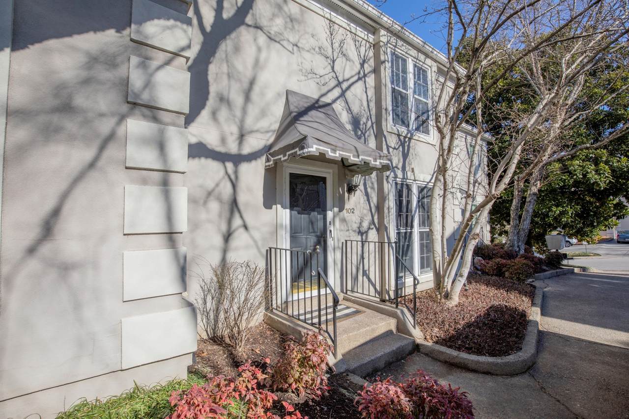102 Saint Charles Pl - Photo 1