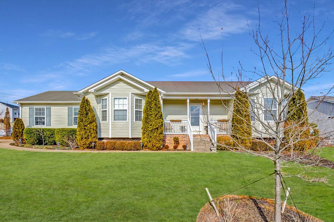 2118 Hollandale Cir - Photo 1
