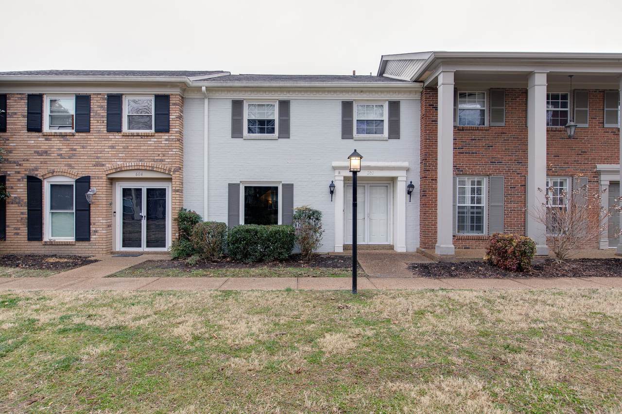 606 Plantation Ct - Photo 1
