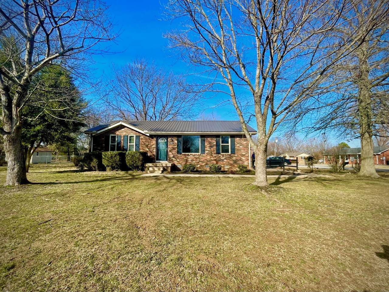 208 Meadow Ln - Photo 1