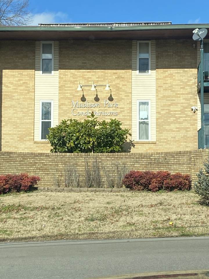 555 N Dupont Ave - Photo 1