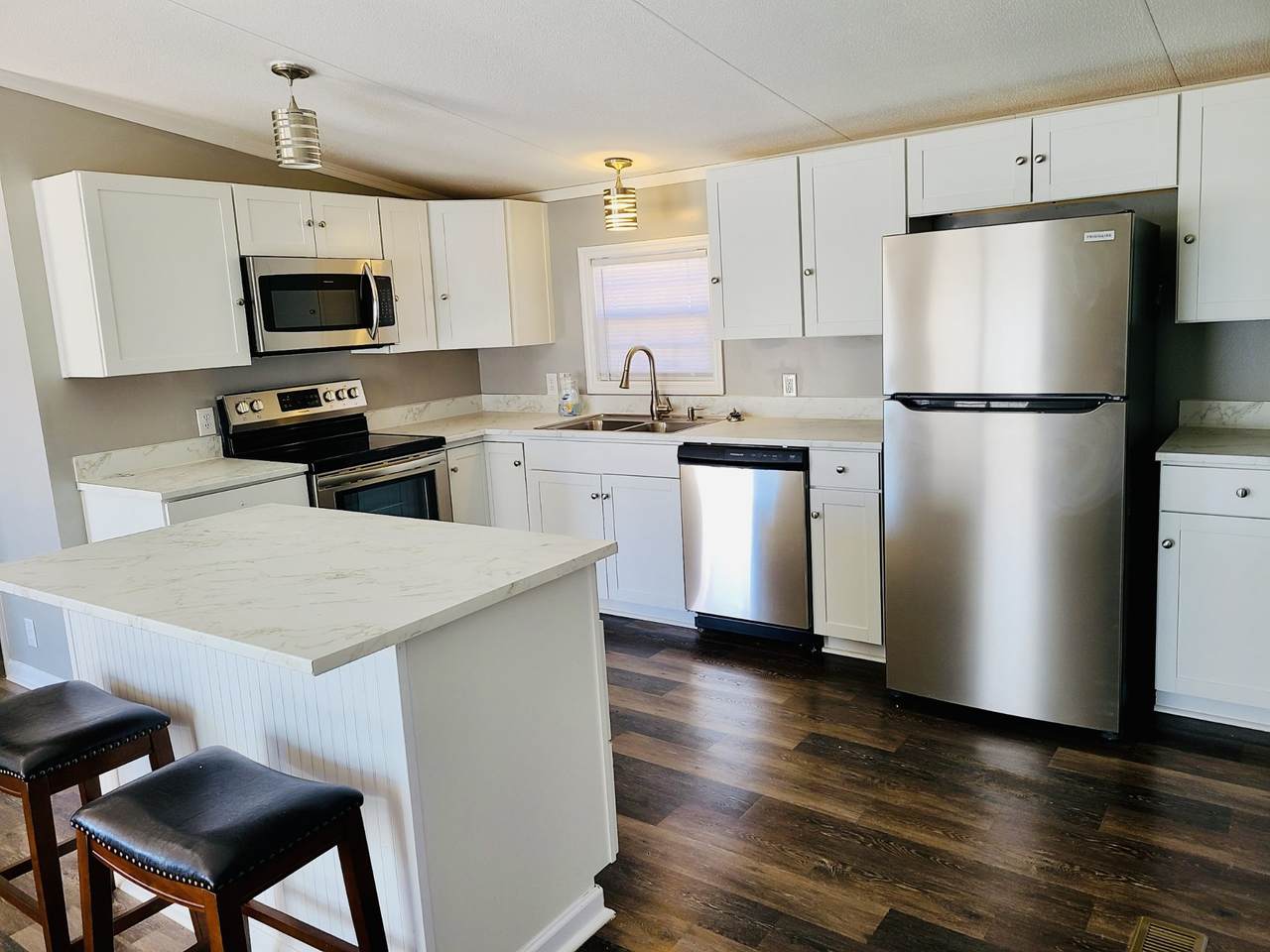 107 Cloverdale Dr - Photo 1